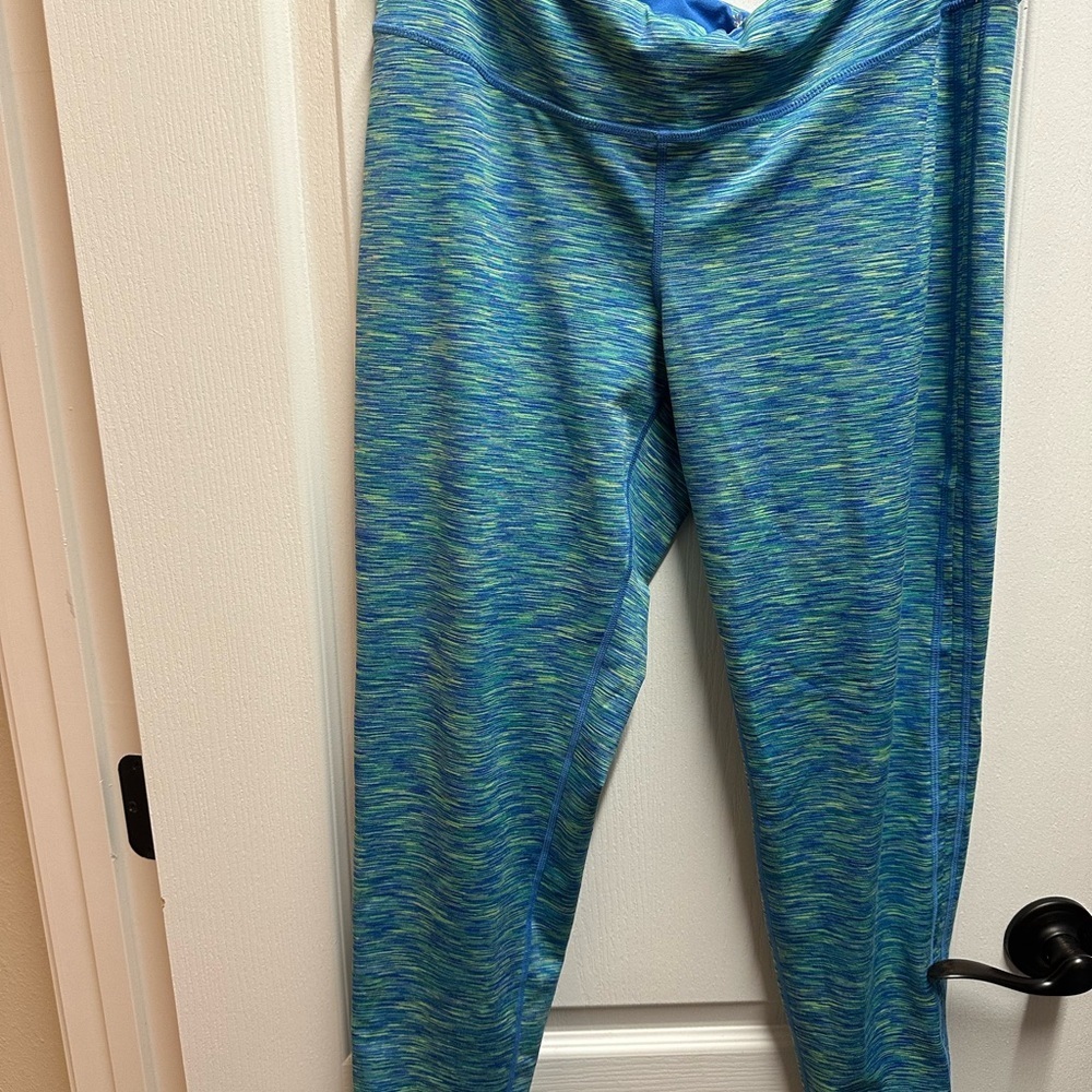 Lilly Pulitzer woman Blue and Green Patterned Leggings size XL/ NWOT# 572